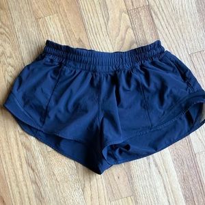 Lululemon size 6 hotty hot shorts 2.5